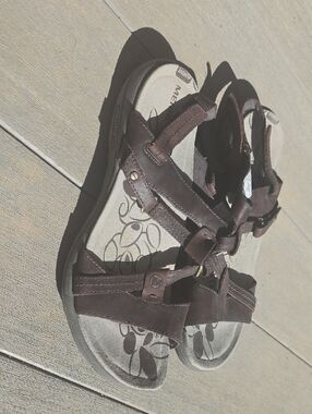 Merrell Dark Brown Leather Outdoor Strappy Sandals Size 10 Great Condition